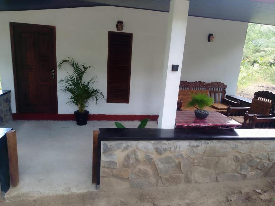 Soma Cabana, Homestay & Restaurant Tangalle Exterior photo